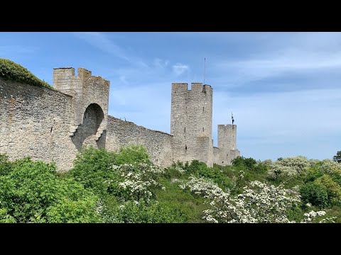 Relaxing walk along the medieval city wall of Visby, Sweden. Classical piano (Beethoven, Mozart)