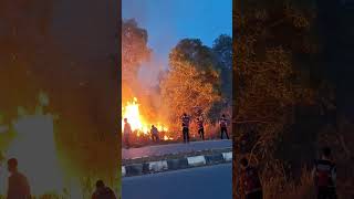 Download lagu Anggota Polsek Bintan Timur dan TNI Berjibaku Padamkan Api yang Terbakar di Sei Lekop Bintan mp3