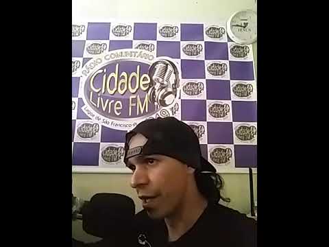 Locutor Elisvan Lyma na apresentação do programa Frequência Máxima