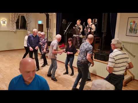 Sätila Bygdegård 1/3 2023 spelar gör EVA Å INGVAR. Dansen heter Salty Dog Ray(1)
