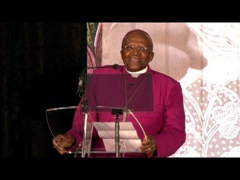 Desmond Tutu homenageia Mandela