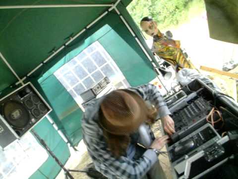 cosmic lizard @ tasty tonka's playing unreleased metahuman track.MOV