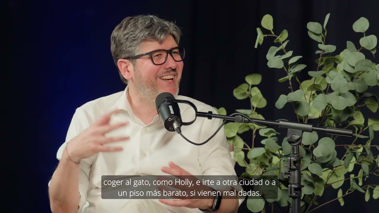 Vídeo del pòdcast Formació financera Aula amb claus per decidir si comprar o llogar un habitatge segons finances, necessitats i moment vital.
