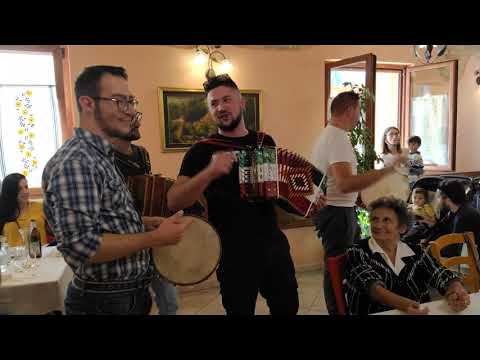 GIANMARIO GIOBBI e i suoi stornelli con l'Abruzzo Folk  alla pergolata di Celino Attanasio