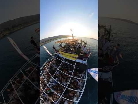 DJ Olde escalates on a ship in Croatia! 🤩🛶⛵️