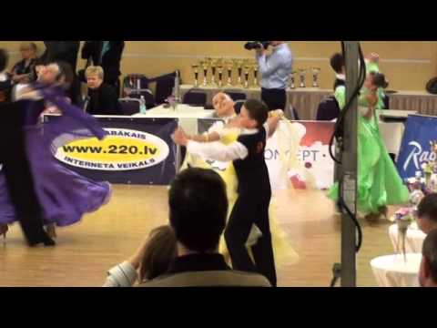 Latvian Standart Championship 2011 Bogdans Tihoņenko - Viviāna Belousova 1.8fin Quickstep.wmv
