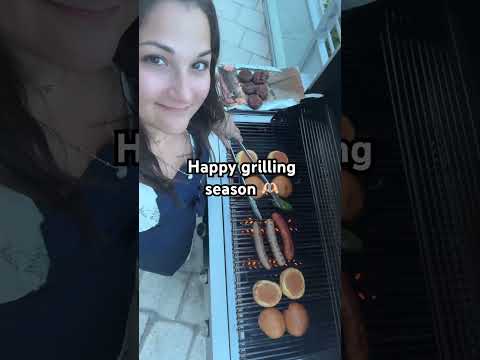 Grilling in the summer 🥩🌽🌭🍺 #grilling #summer #grill #food #cooking
