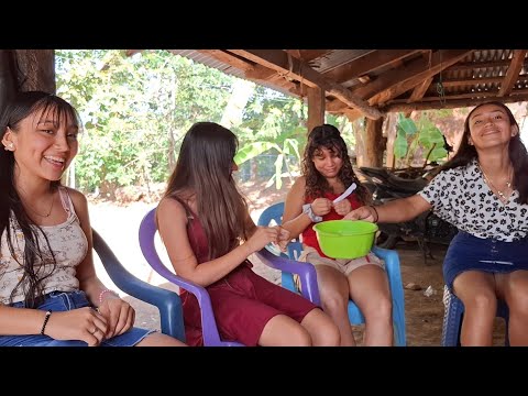 How are our people from El Salvador compared to the cantons? 🤭🫣