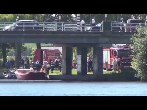 13-06-14 Persoon te water bij de Schouwbroekerbrug in Haarlem.