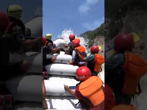 River Rafting Rishikesh | Rafting shots | Rafting Accident #shorts #ytshorts #riverrafting #ganga
