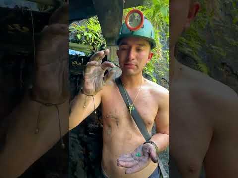 Hoy nos encontramos en las minas de esmeraldas en una expedición de turismo, con un amigo #muzo