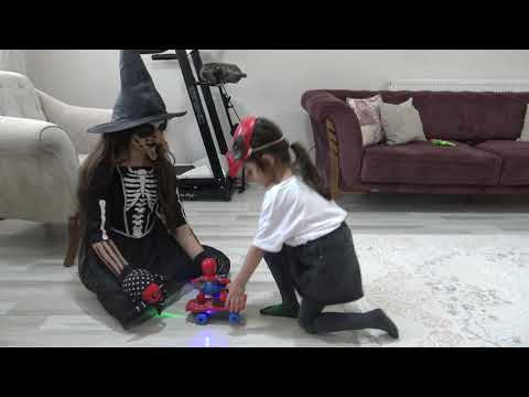 Yaşlı Cadı Teyze Aslı'nın  Örümcek Adam Oyuncağını Kırdı! -Aslı Rana Tv