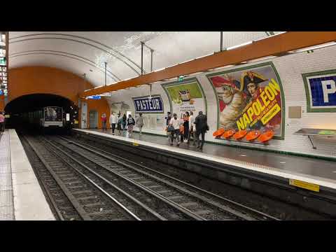 Métro de Paris.  Station Pasteur.