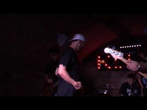 Trail Of Lies : 8 Minutes Live In Paris