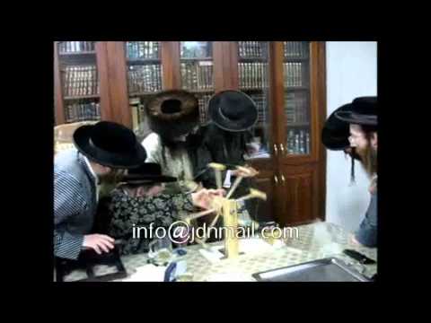 Vales Tzitzis Shows The Toldos Avrohom Yitschok Rebbe How His Tzitzis Are Made - Tamuz 5774