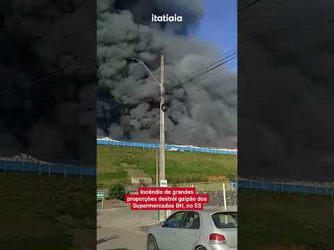 INCÊNDIO DE GRANDES PROPORÇÕES DESTRÓI GALPÃO DOS SUPERMERCADOS BH, NO ES