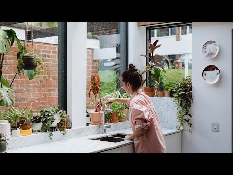 Tour Harriet Williams NOSTALGIC mid-century home | Fondue, Film Posters and Fun Colours