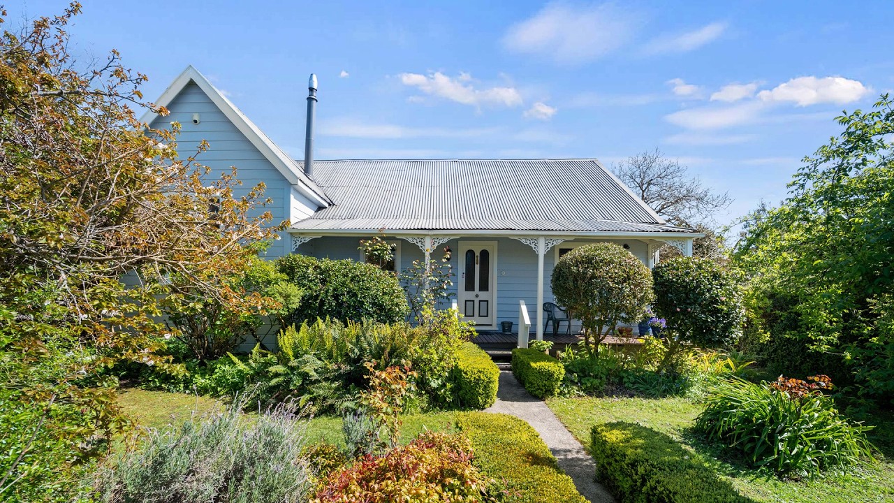 Mole End – Two Dwellings, Heritage Charm