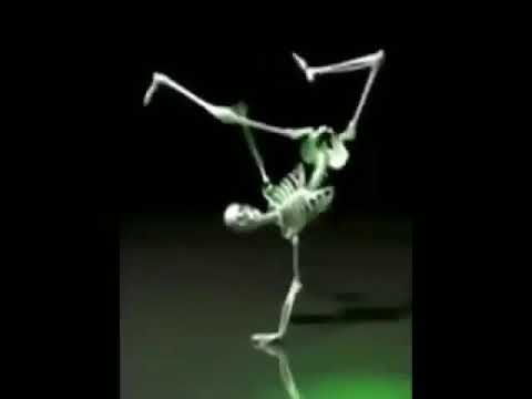 Esqueleto loquendo la cucaracha historia