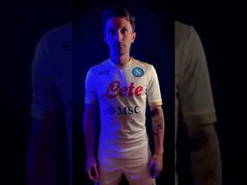 Nuove divise Napoli, svelati i tre pantaloncini da gara EA7 (VIDEO) -  AreaNapoli.it