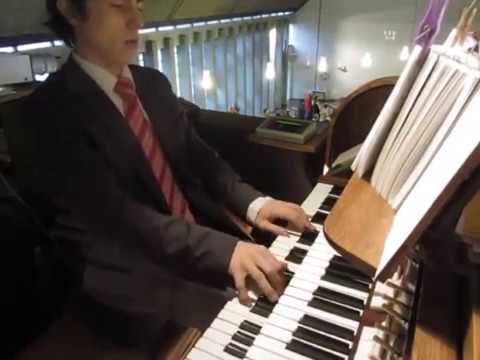 GGB 238: "O du fröhliche" - vermischt mit der Vatikanhymne beim Auszug (Stephanustag A 2013)