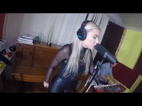 Art Music Session /// Sara Lamprečnik - I  wish