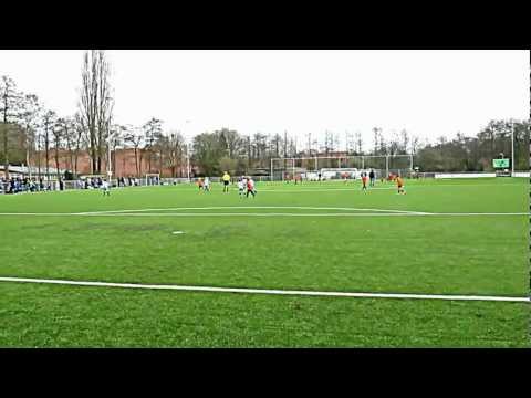 2012_04_07 F2 Toernooi Amstelveen tegen driebergen geweldig doelpunt Brian