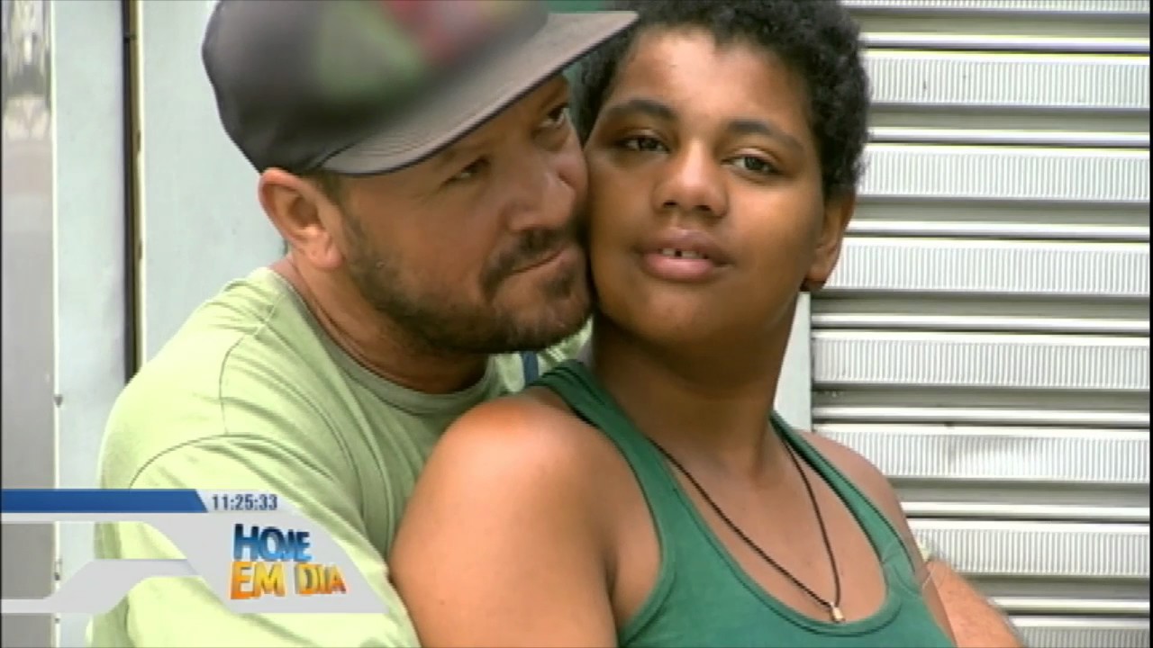 Casal de moradores de rua ganha ajuda de voluntários para se casar