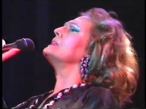 Amália Rodrigues Meia noite e uma guitarra e Fado portugês