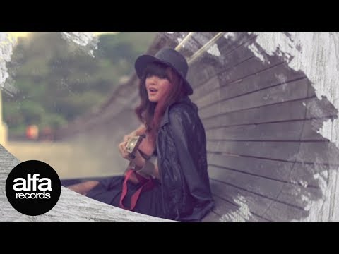 Sonia Eryka - Dalam Sepi (Official Music Video)