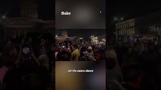 St. Petersburg crowd sings outlawed song about overthrowing Putin
