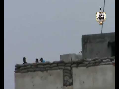 استهداف أحد عناصر قوات النظام المتحصنين في مبنى الدفاع المدني في مدينة حماة بواسطة قناصة من قبل لواء سور العاصي