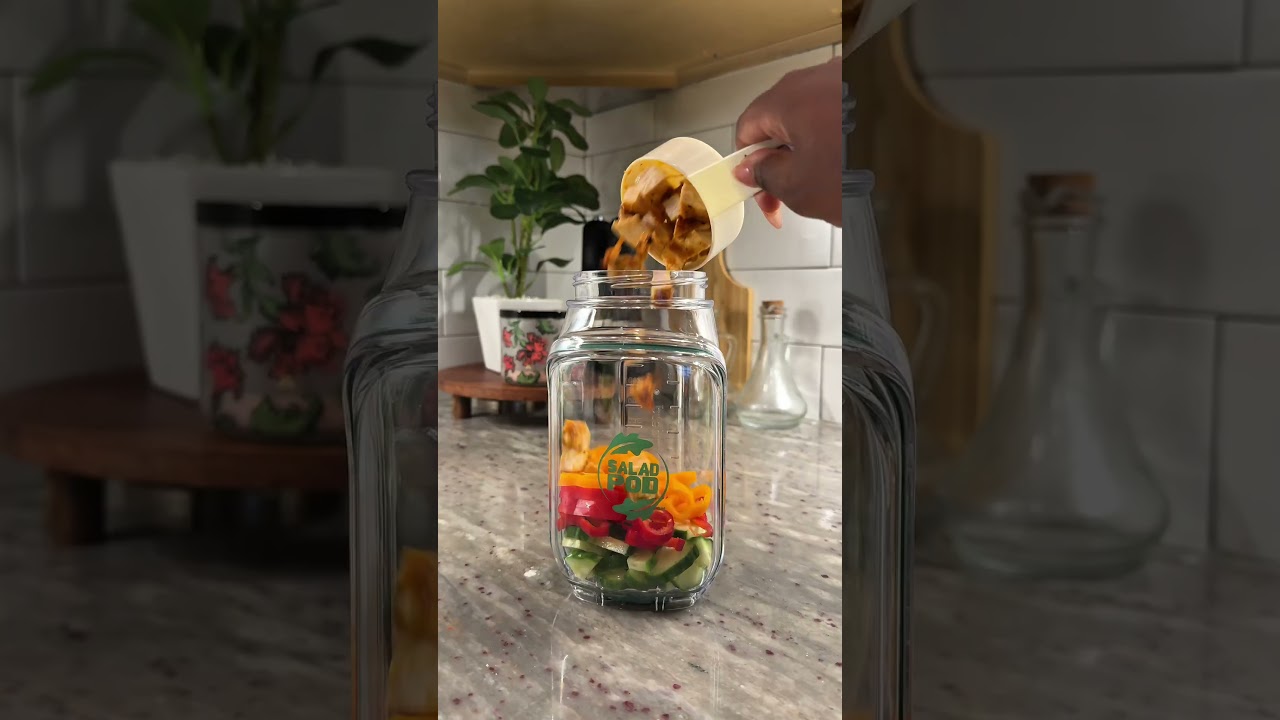 The Easiest Way to Prep and Pack a Salad on the Go! 🥗💼  #salad #recipe #mealprep #prepara #saladpod