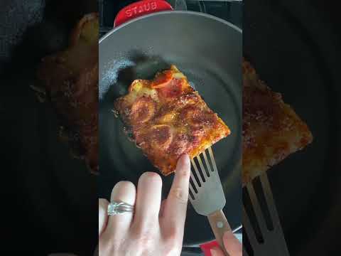 The Best Way to Reheat Pizza – Crispy Crust & Gooey Cheese! 🍕