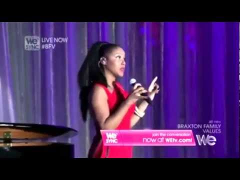 Toni Braxton performs for Barry Manilow