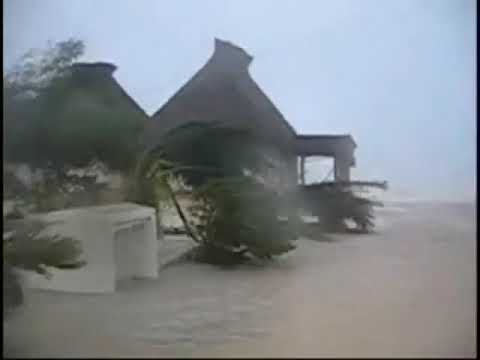Hurricane Wilma at Mamitas Playa Del Carmen 2005 480p