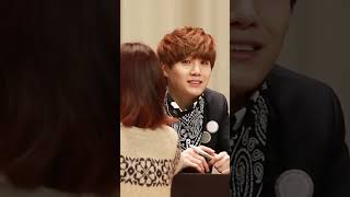 Download lagu Suga and Jungkook's Cute Moments During Fansigning #jungkook #suga #bts mp3