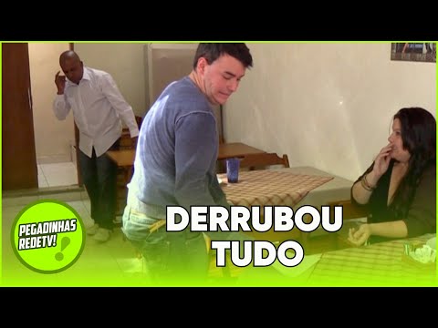 TONINHO TORNADO EM AÇÃO: TOALHA DE MESA COLADA NO CLIENTE É DESASTRE GARANTIDO NO RESTAURANTE!