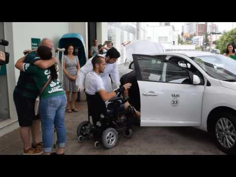 Zagueiro Neto deixa hospital