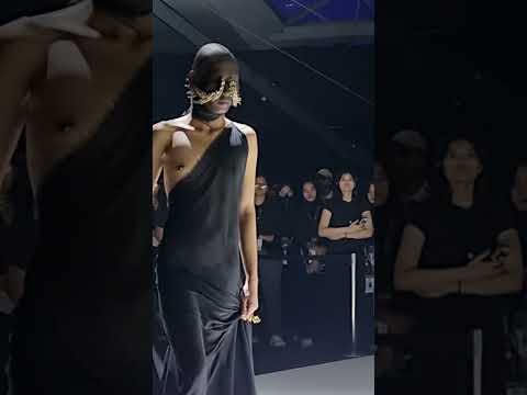 MAHIJA's "ENCASED EMBERS" show at DFK @JakartaFashionWeekOfficial breathtaking black beauty!
