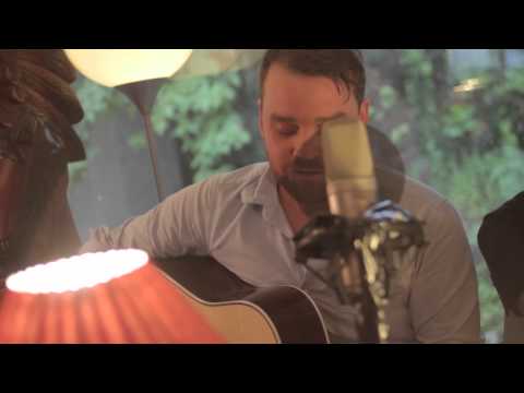 Frightened Rabbit and Meursault perform Bruce Springsteen's I'm Goin' Down - Location Music TV