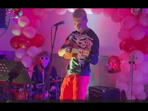 The Burton Brothers- A Twenty One Pilots Tribute Band "Screen"