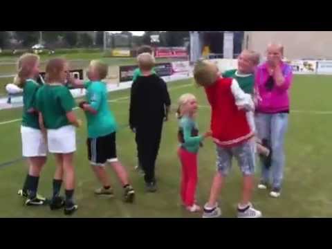 Blijdschap bij Leonidas E2 na behalen kampioenschap.