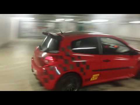 Clio RS Parkhausdrift