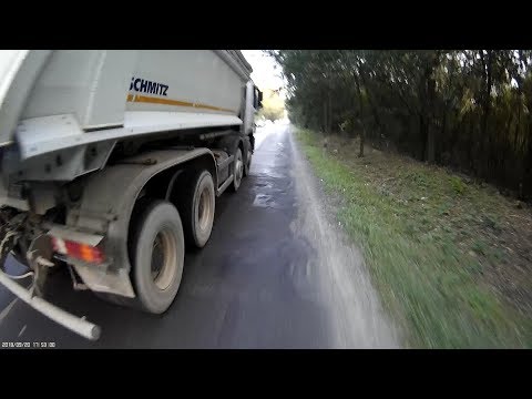 PWT-678 Centizés és kátyúk - Close pass and potholes