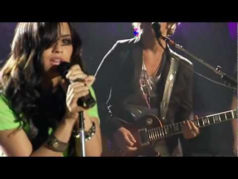 Demi Lovato - Remember December (Live) [Walmart Soundcheck] (1080p HD)
