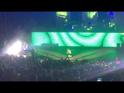 Misery Business(With Guest Vocals From a Fan) - Paramore (Live at Red Rocks Colorado 2014)