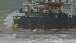 preview picture of video 'Ship aground VUOKSA 6 PREVEZA GREECE 17/12/2011'