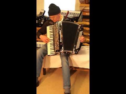 Playing a Serenellini 415 Piano Accordion @ The Accordion Centre Birmingham