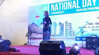 Bonnie Loo sang a Chinese song(1).